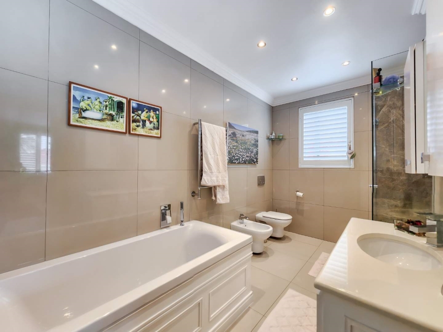 3 Bedroom Property for Sale in Bantry Bay Western Cape